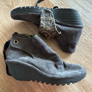 Fly London Yebi suede wedge ankle boots 10W